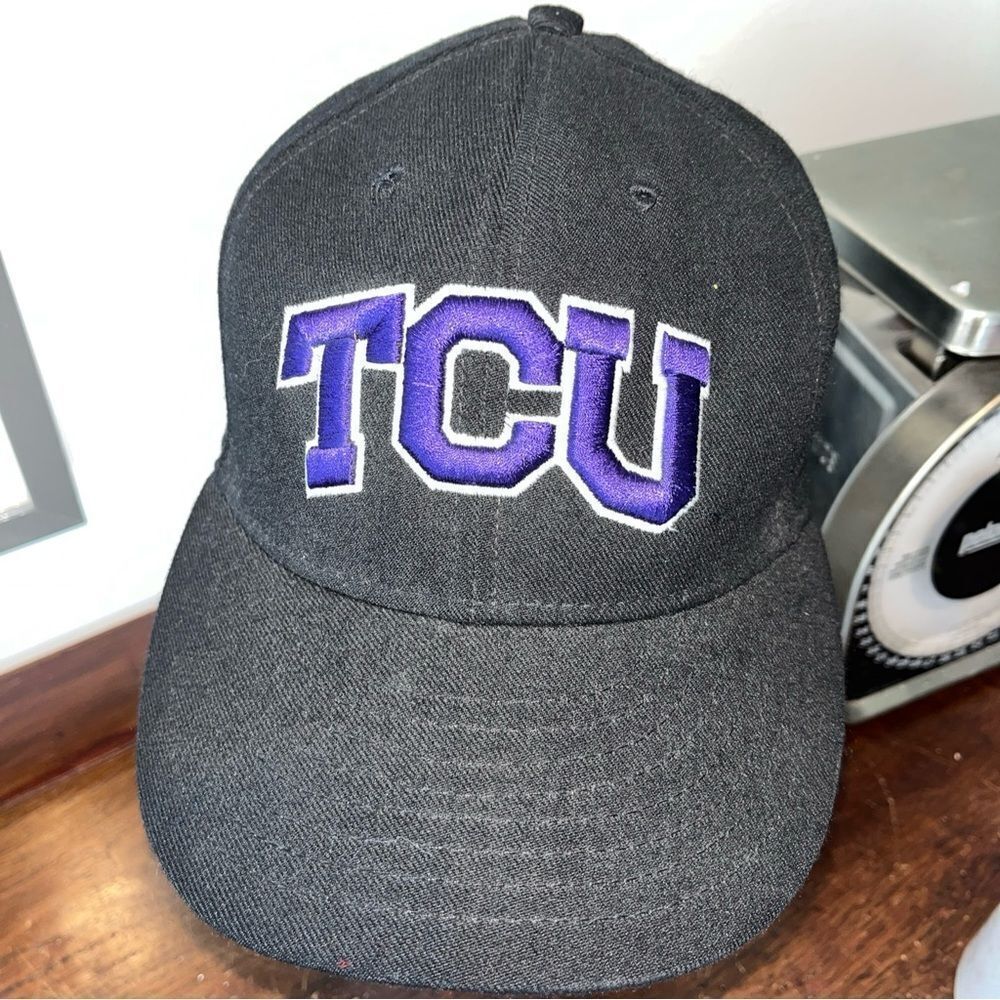 Game worn TCU Horned Frogs vintage made in USA baseball hat cap Black used 7 3/8